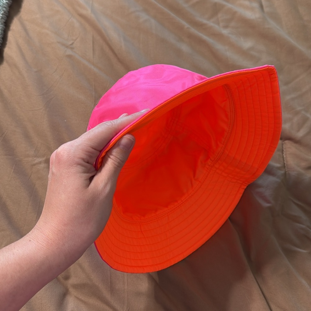 Lug Magenta Ranger 2 with matching bucket hat - Picture 6 of 7